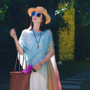 【Cocoa小苏】2025新款云南古镇旅游穿搭渐变色拍照薄款女丝巾披