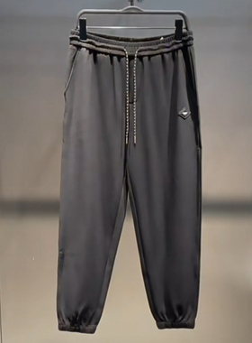 B2GMF1138 太平鸟男装2025年春季新款黑色百搭宽松休闲抗皱束口裤