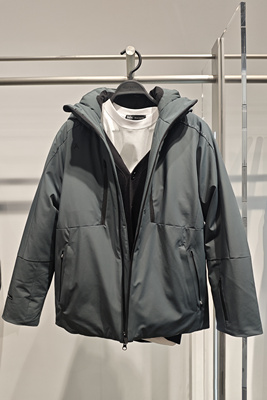 B1ACE4537 太平鸟男装2024冬季新款时尚休闲连帽冲锋衣羽绒服保暖