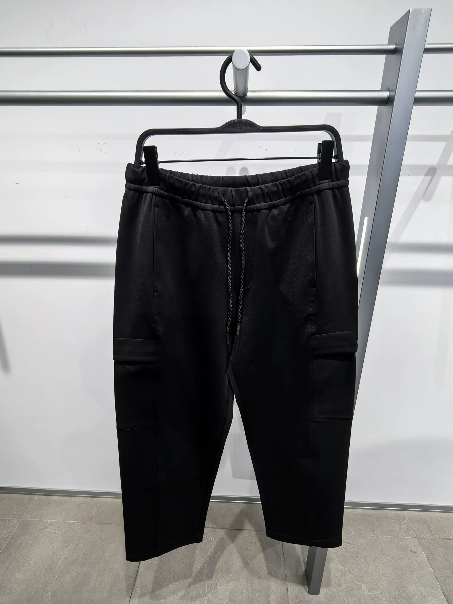 B2GLF4216J9 太平鸟男装2025年冬季新款黑色百搭时尚直筒休闲裤潮