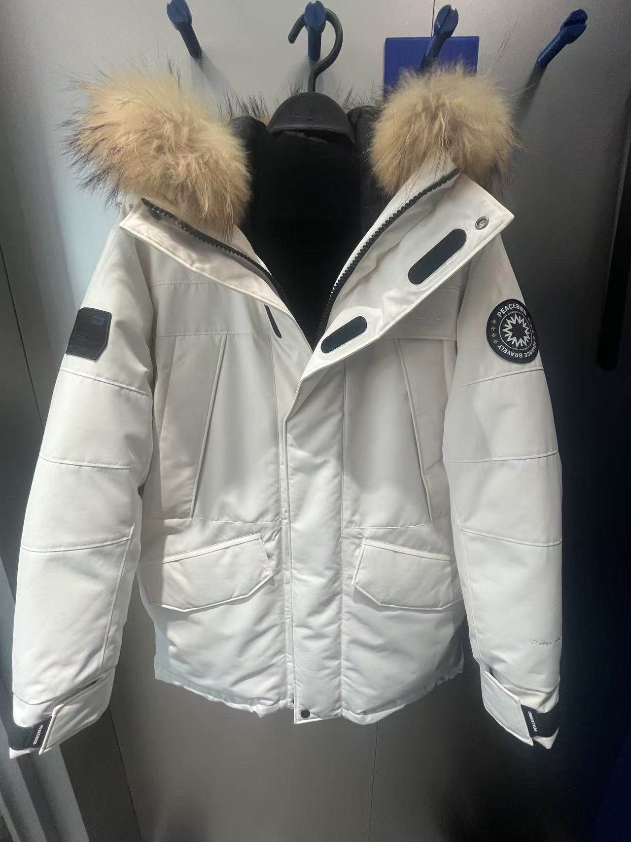 B2ACE4607 太平鸟男装2024冬季新款白色工装保暖连帽厚外套羽绒服