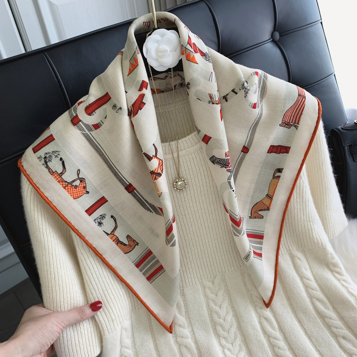 秋冬披肩徽章骏马真丝羊毛丝巾百搭方巾轻奢老钱风双面丝毛围巾女