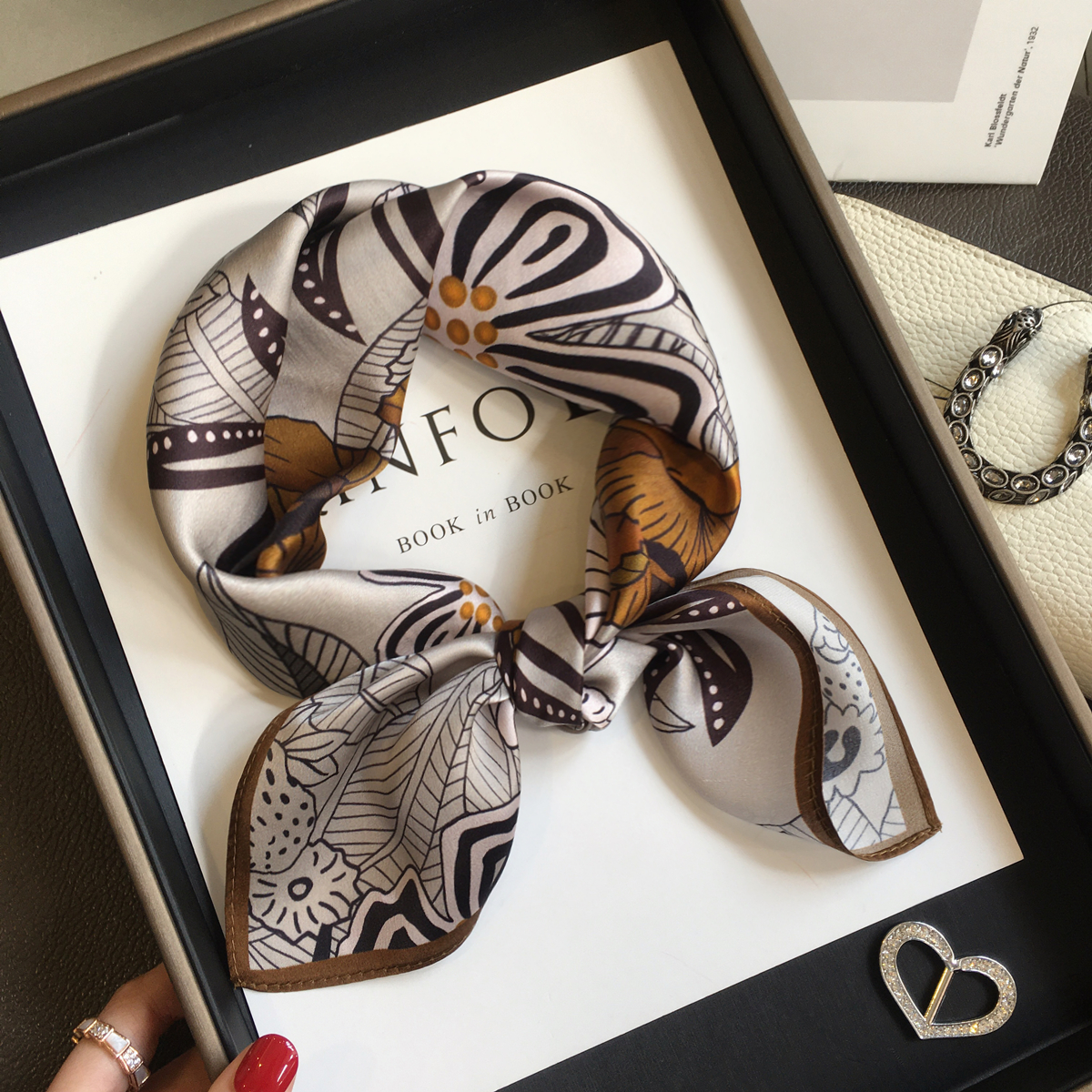 2025春季韩版百搭丛林花朵100%桑蚕丝围巾真丝丝巾领巾53cm小方巾