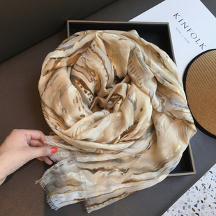 小溜家2026春季沙漠风烫金工艺棉麻围巾披肩两用旅行遮阳防晒纱巾