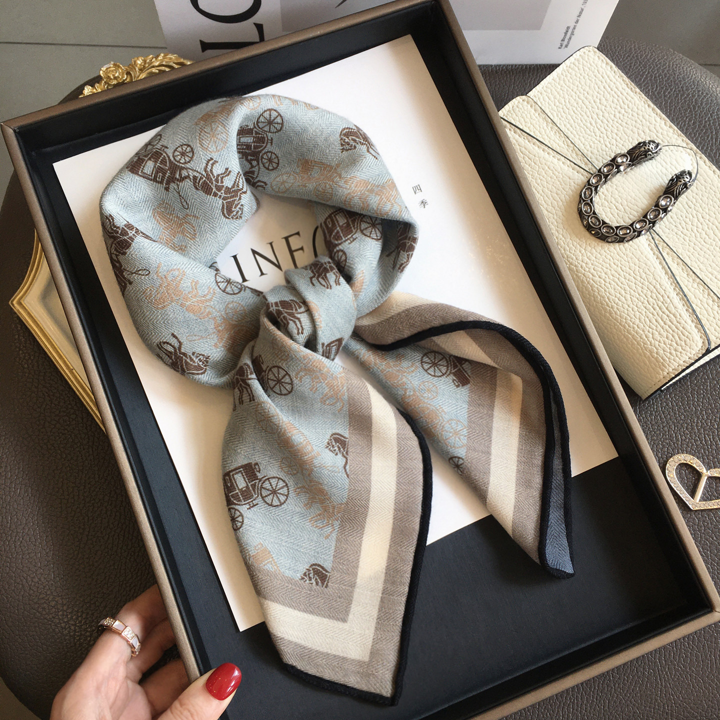 2026春新款高级灰蓝调马车真丝羊毛丝巾丝毛围巾百搭领巾双面披肩