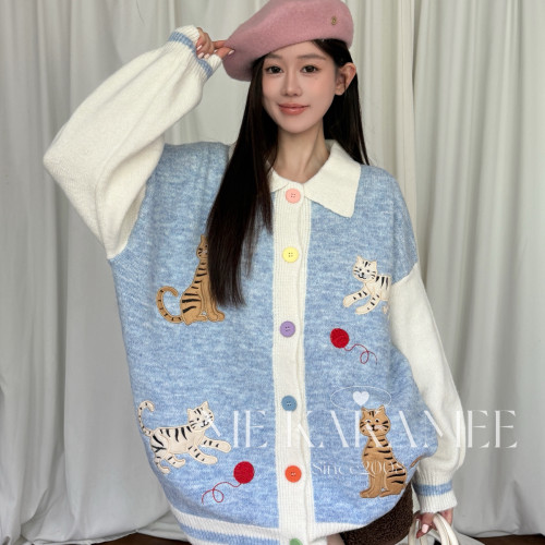 ME KAKAMEE-新秋新品多巴胺单排扣重工猫咪刺绣宽松开衫毛衣A3783