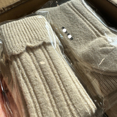 喵小姐是真 秋冬新款 又嗲又奢 翻边竖条针织羊绒袜含量68%呢