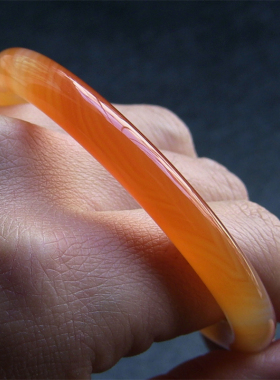 天然巴西玛瑙手镯/复古圆条/香橙色玉髓/水润通透/送礼佳品2019