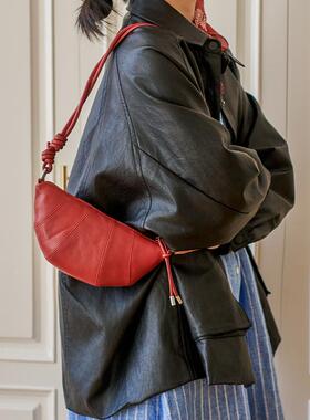 2026新款时尚潮流可颂牛角包单肩斜挎包腋下包可调节饺子包女小包