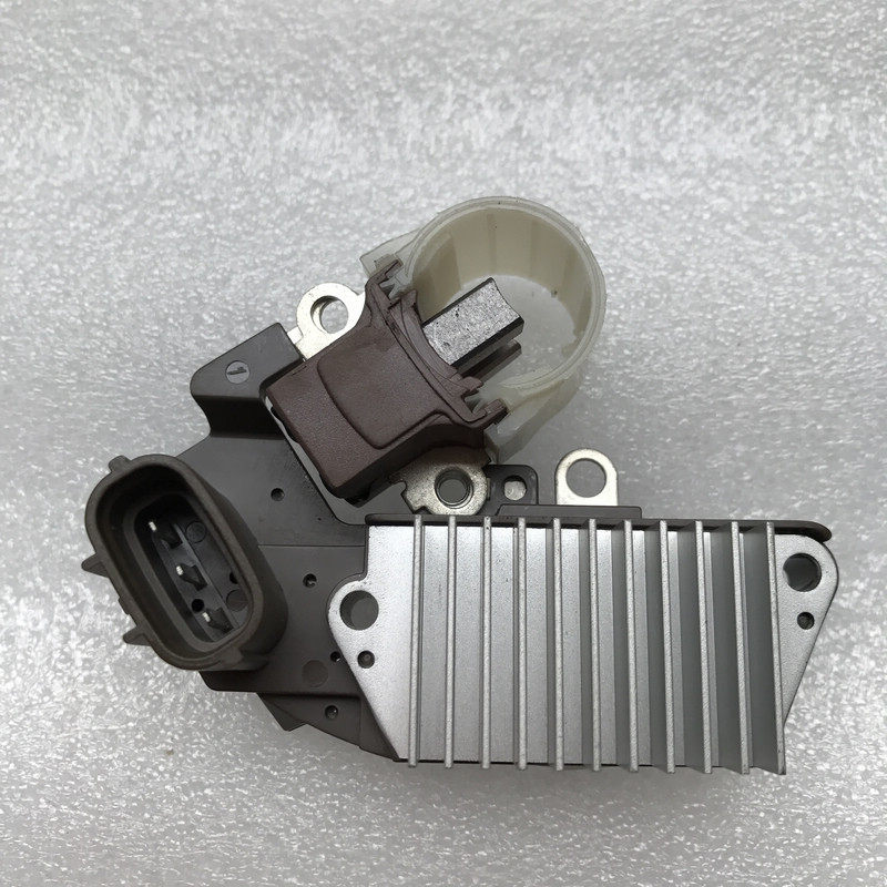 荣威550750发电机调节器