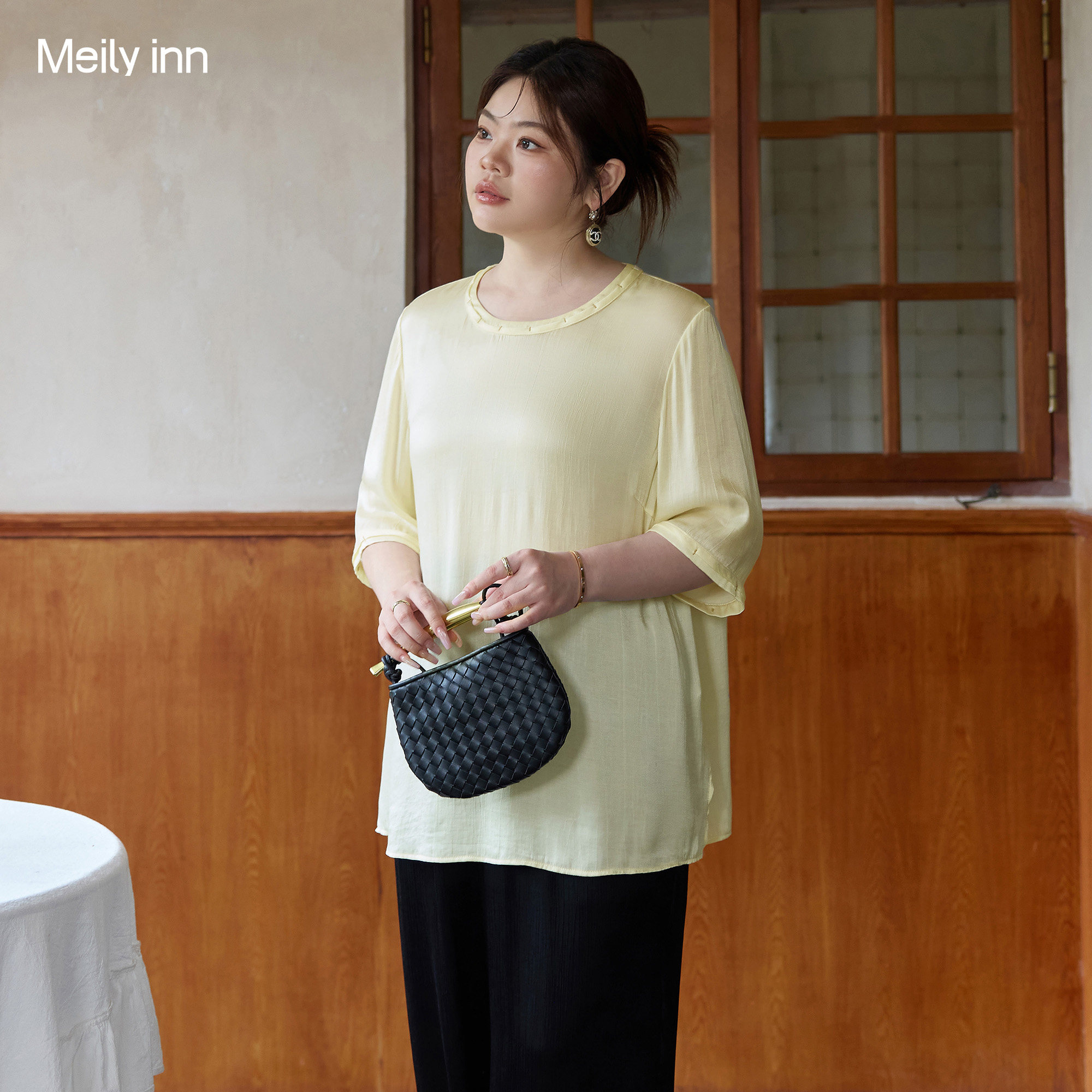 美丽客栈大码女装2025秋新款胖mm百搭开叉中长款上衣正肩圆领T恤