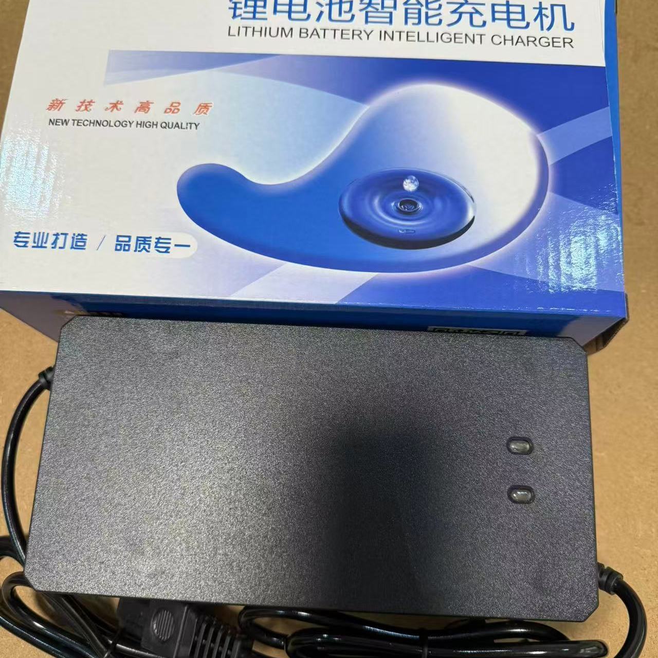 48V60V72V电动车锂电池充电器8A10A磷酸铁锂三元锂快充通用