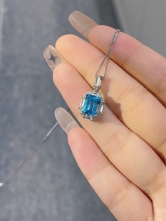 【地大珠宝】瑞士蓝蓝托帕石吊坠，全净体品质火彩超赞补水水属性