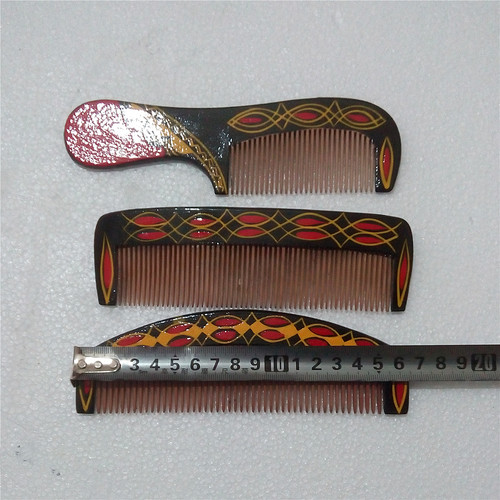 凉山彝族木梳传统手工制作漆器