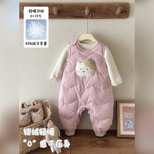 婴儿羽绒无袖哈衣2025秋冬装女宝宝羽绒连体裤女童保暖羽绒背带裤