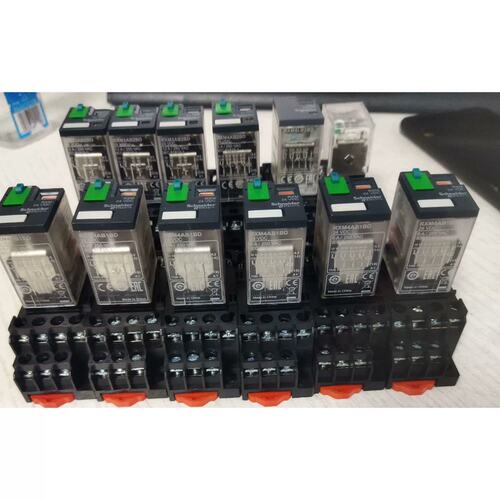 议价RXM4AB1BD(基座RXZE1M4C)，有6套，RXM2