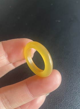 云南龙陵天然黄龙玉鸡油黄戒指16*4*4mm