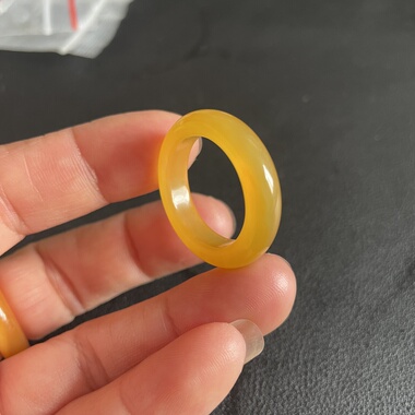 云南龙陵天然黄龙玉鸡油黄料戒指19*6*4.5mm