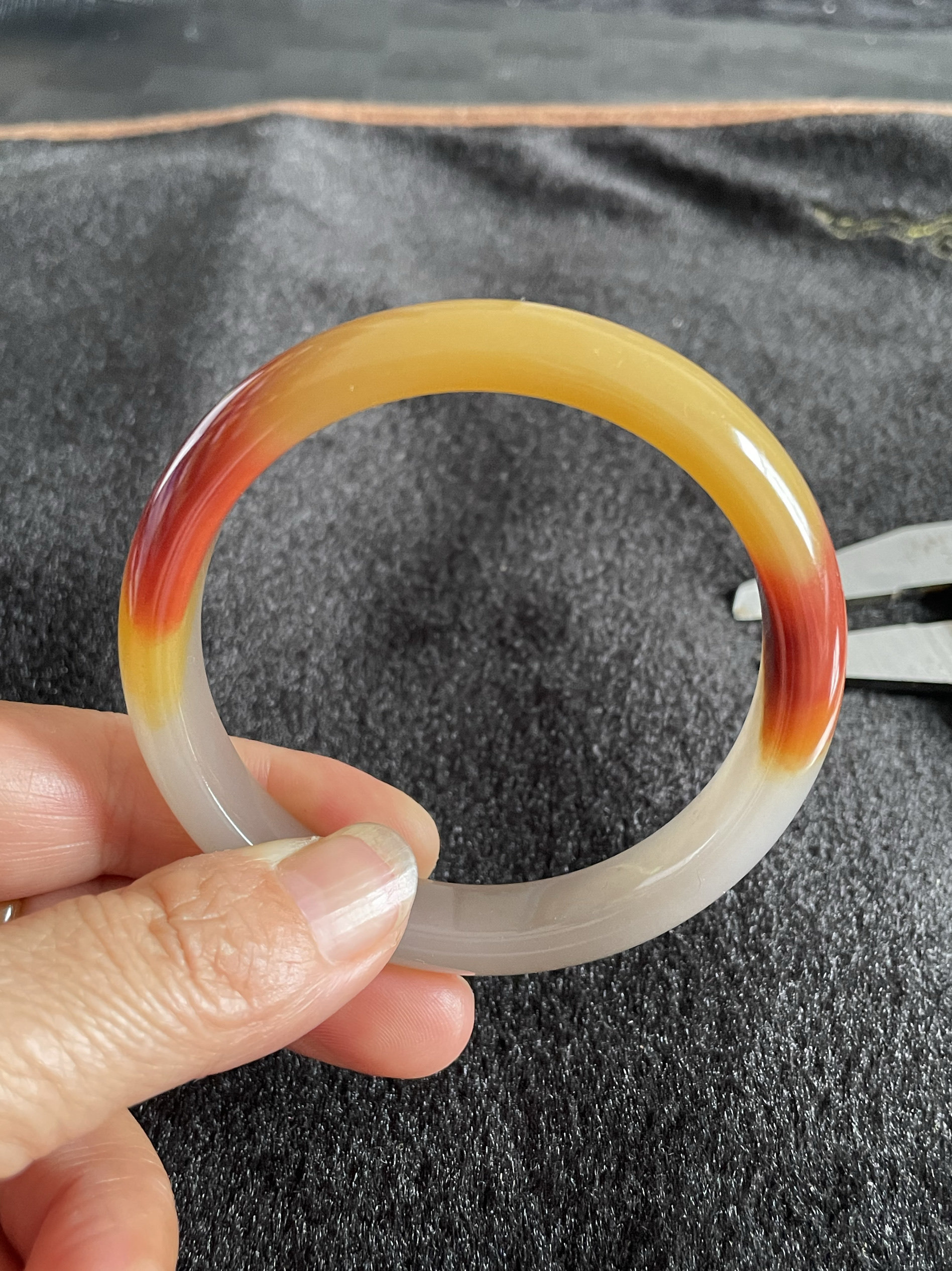 云南龙陵天然黄龙玉手镯59*12*8mm