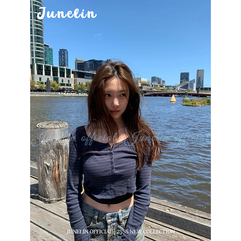 六月林 韩国博主同款 条纹上衣圆领扣子设计感短款长袖露腰女