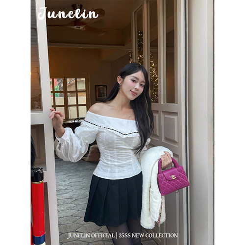 六月林 韩国博主同款淡雅白茶甜美纯欲气质一字肩绣花上衣女收腰