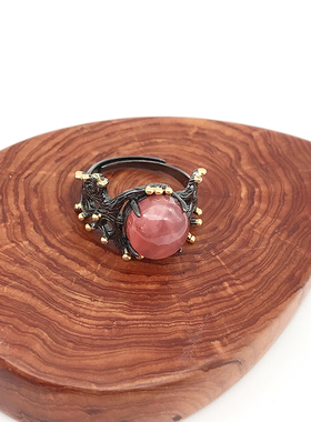 红纹石蛋面戒指纯银镀黑金镶嵌