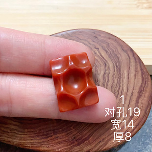 孤品特惠南红雕刻件满肉满色无相牌双头莲毛线球五眼六通猪鼻扣