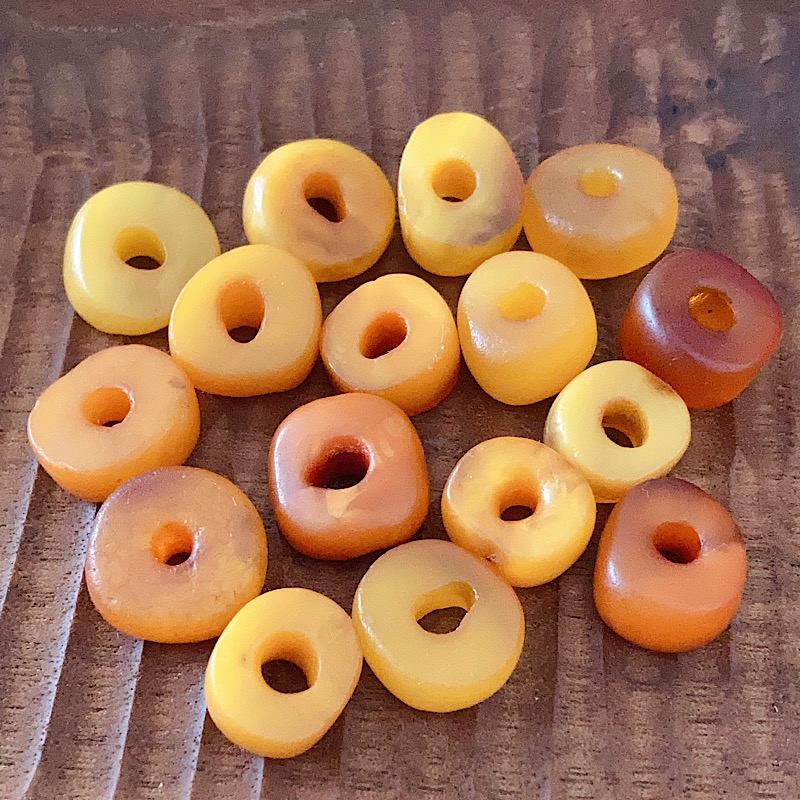 01天然老蜜蜡饼子大孔道风化纹小墩子无优化背云手串配珠