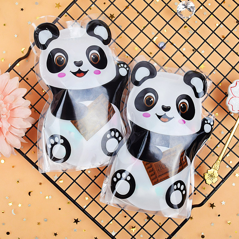 日本进口零食可爱熊猫巧克力球夹心儿童牛奶巧克力脆珠MM豆伴手礼