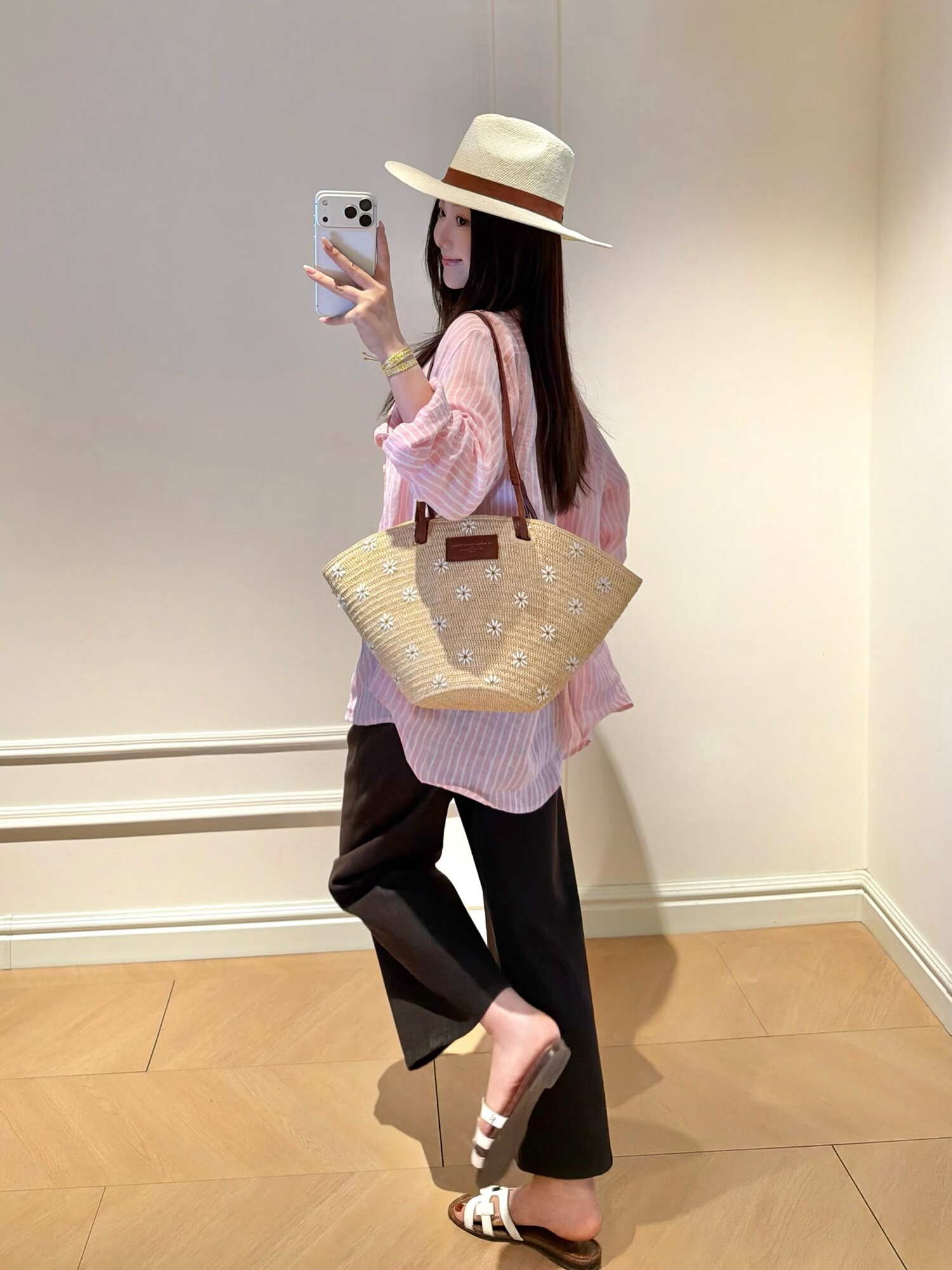 Cao Daman's white and pink striped linen shirt for vacation is a long-sleeved, loose, slimming and good-looking sun-protective shirt thumbnail 5