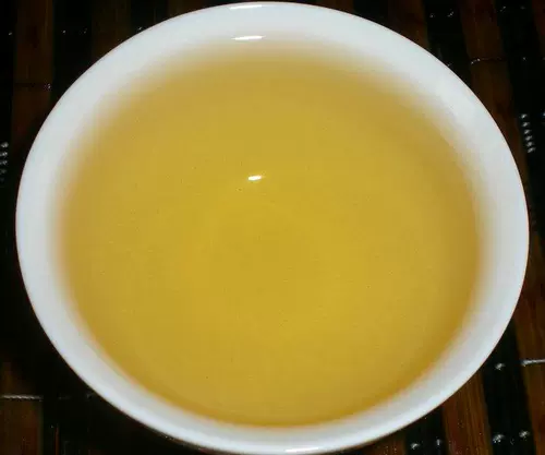2014 г. Бангмай Древний чай 200G Yunnan Древнее дерево чай торт сырой чай yunnan Qizi торт Pu'er Pu'er Tea Бесплатная доставка