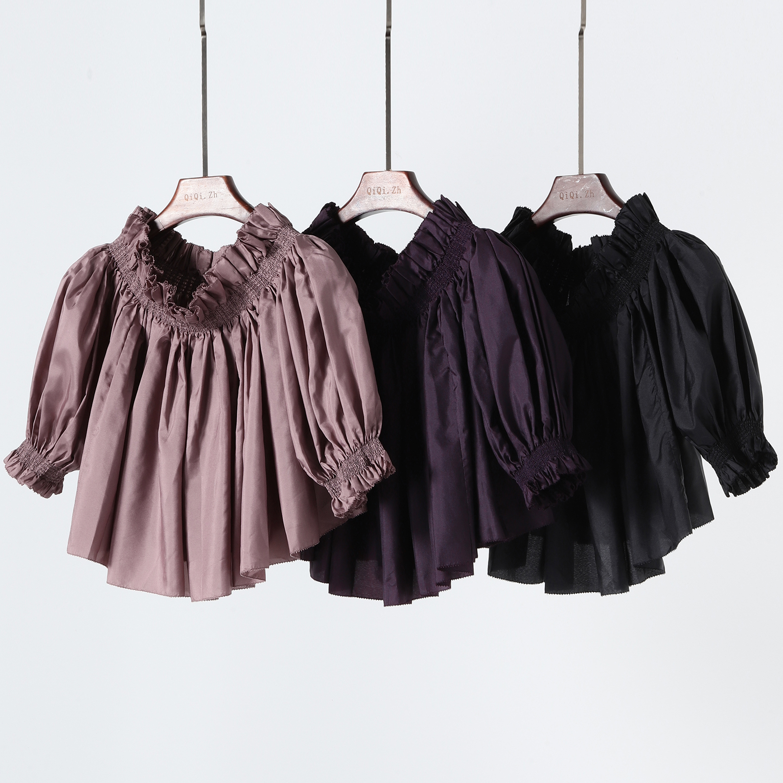 一字肩真丝对丝木耳边泡泡袖上衣