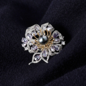 精致点睛 天然海水炫彩大溪地黑珍珠磁吸扣重工镶嵌胸针