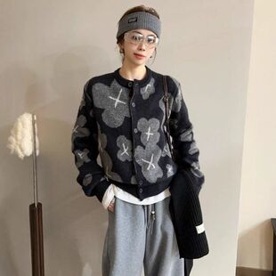 女装 新款 毛衣短外套潮 女2026冬装 复古刺绣针织开衫