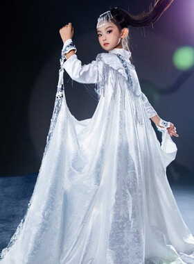 女童白色中国风民族风苗疆坎肩拖尾国潮走秀服装中大童古风礼服新