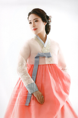 朝鲜族女士新娘婚礼韩服