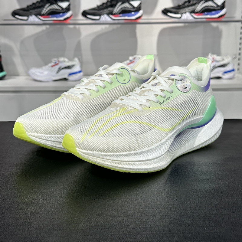 李宁男子弹速跑鞋䨻科技