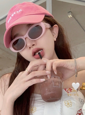 复古嫩粉色甜妹椭圆形高级感墨镜