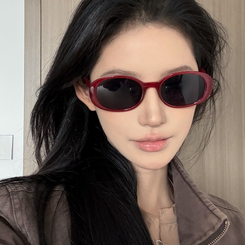 复古椭圆红色太阳眼镜女高级感潮街拍防紫外线网红墨镜方圆脸显瘦