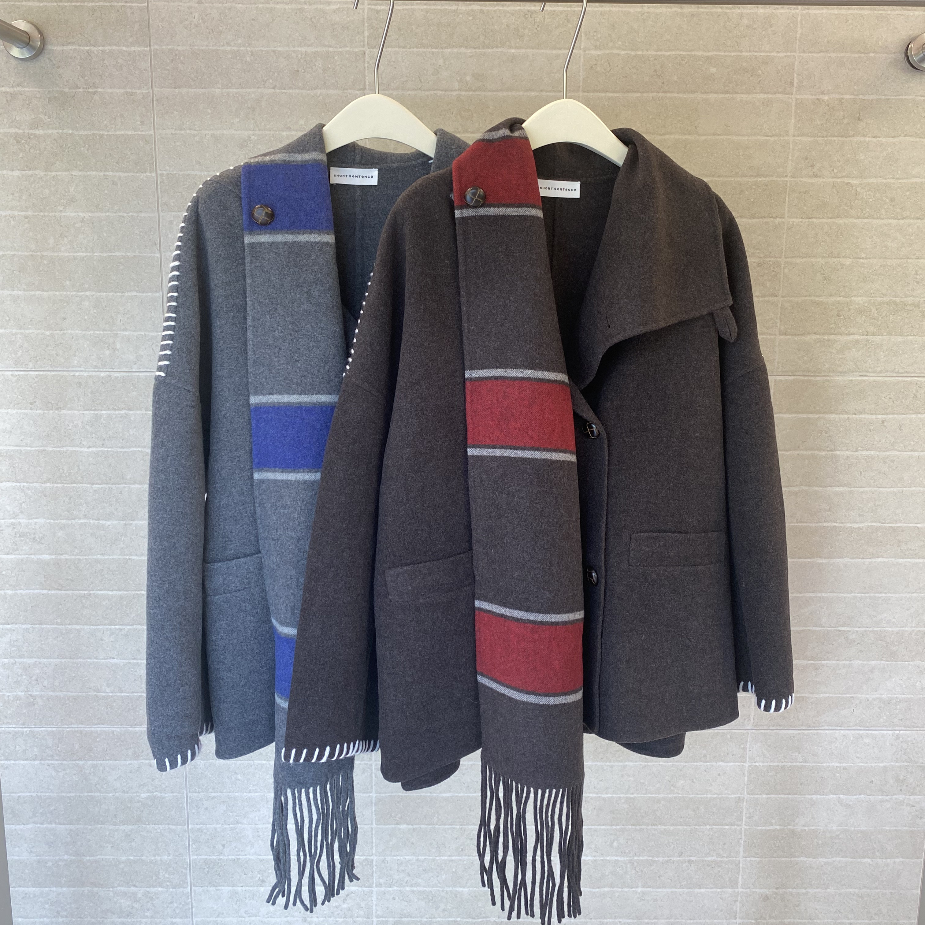 SHORT SENTENCE围巾领呢外套25年秋冬25AWCTO3-BR60/GY32——4800