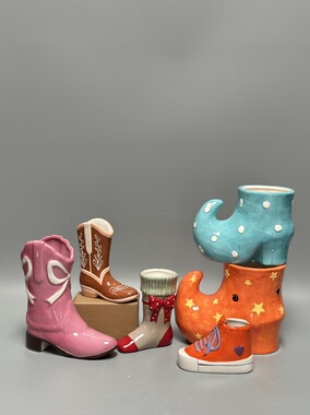 外贸孤品 鞋子系列手工陶瓷花瓶 笔筒 化妆刷桶 店铺家居装饰摆件