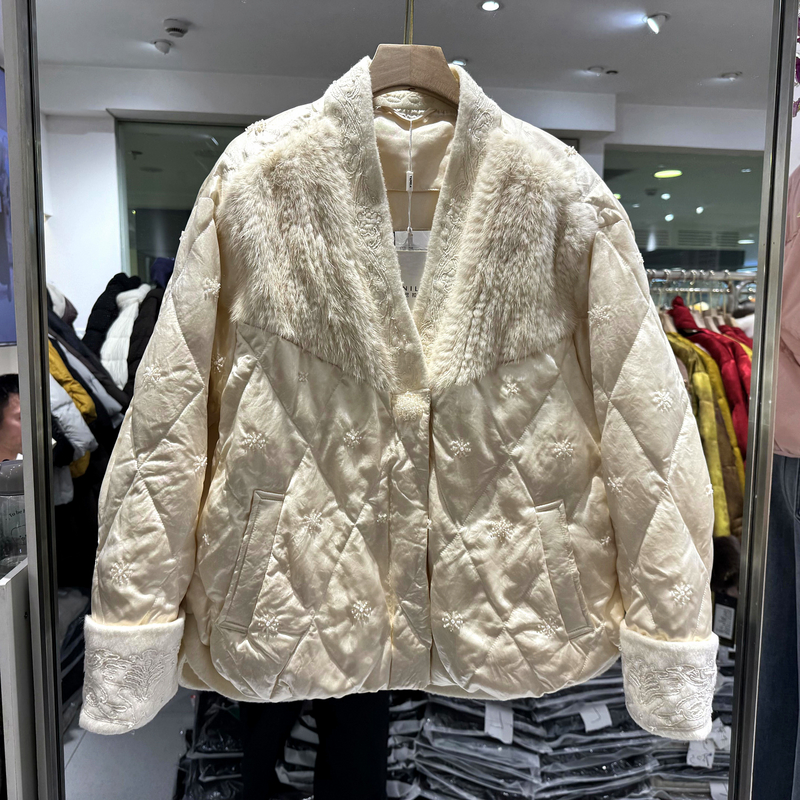 YED8221 水貂毛皮草双面呢拼接V领串珠刺绣花小个鹅绒羽绒服冬装