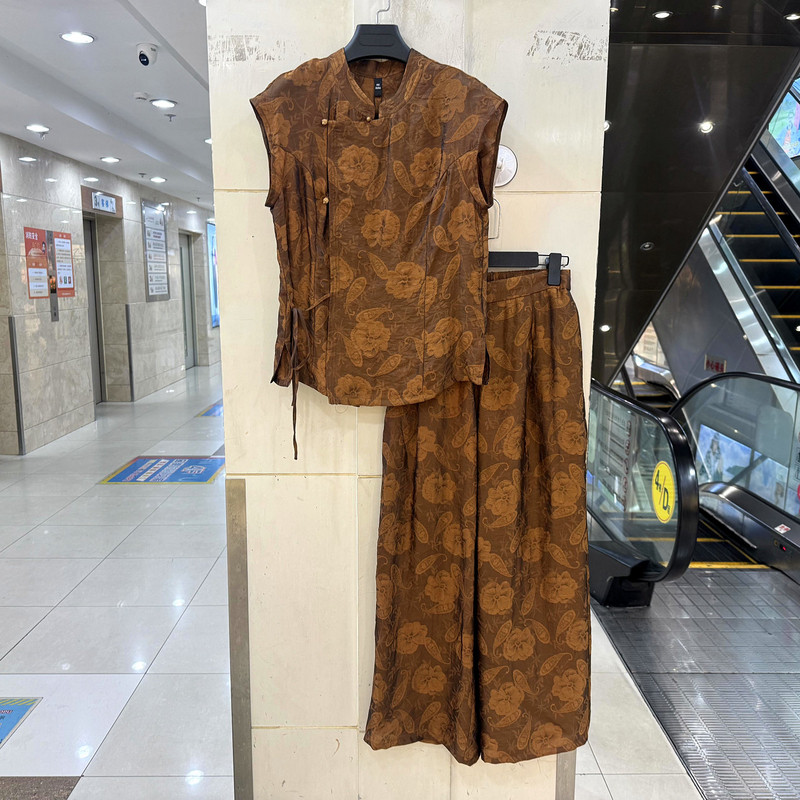 柏菲尔BFE-B27112 斜门禁扣系带飞飞袖衬衣+直筒裤提花国风两件套