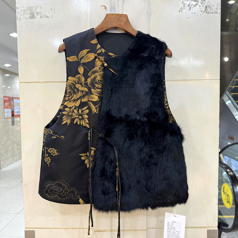 菲沿F1670 斜门禁流苏盘扣兔毛皮草拼接提花桑蚕丝夹棉马甲外套冬