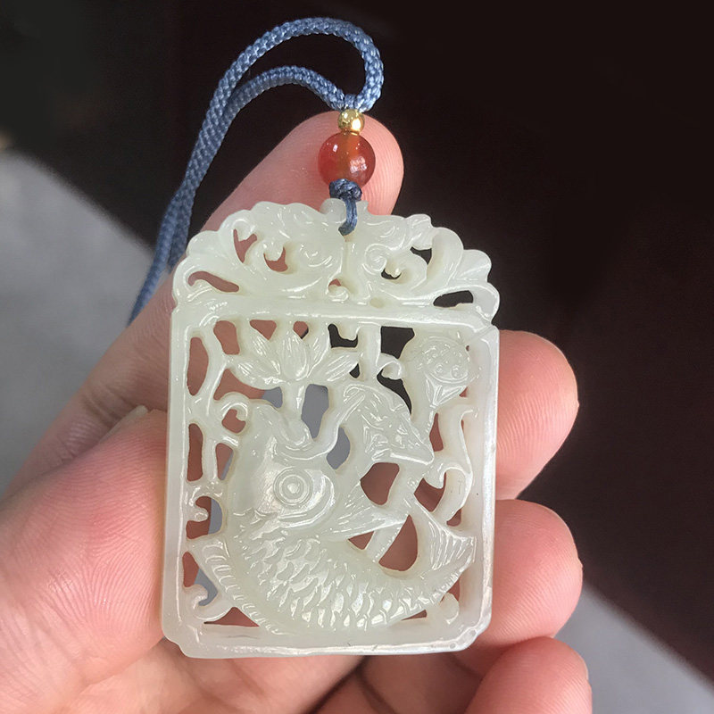天然新疆和田玉连年有余吊坠青白玉镂空莲花鱼挂件玉石鱼项链玉坠