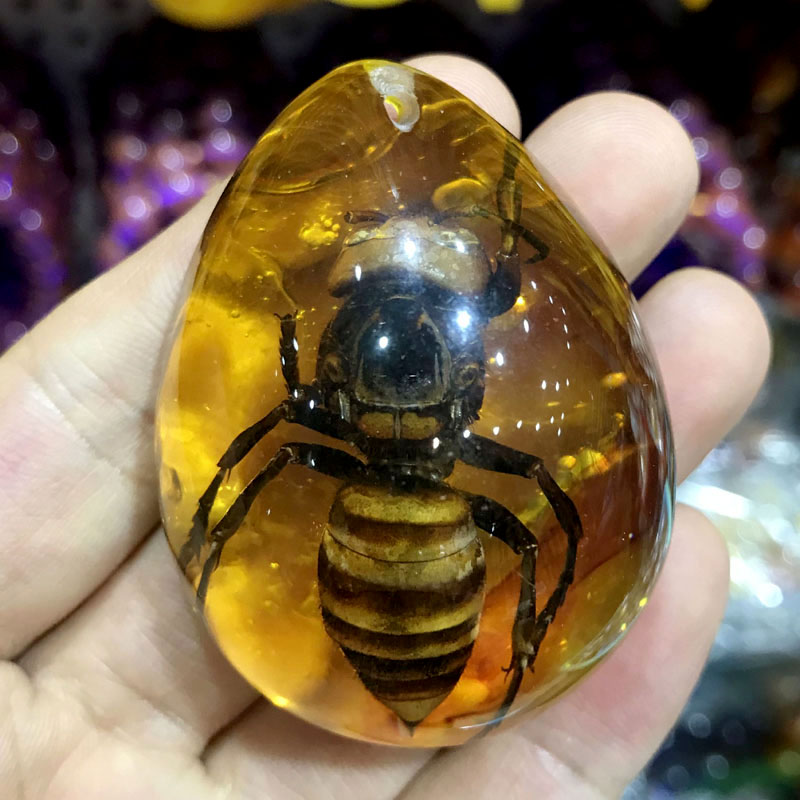 仿琥珀虫珀吊坠蜜蜂挂件项链