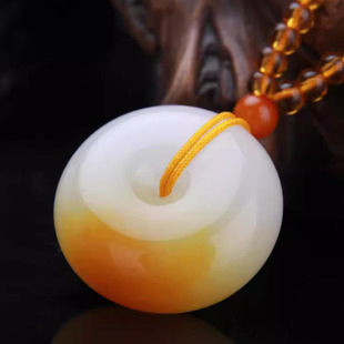 新疆金丝玉带糖色平安扣吊坠挂件玉石糖白玉俏色平安扣毛衣链男女