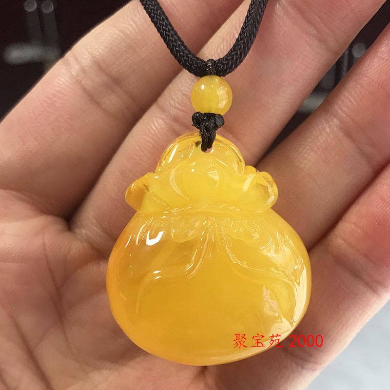 仿天然蜜蜡白菜吊坠 老蜜雕刻钱袋项链 男女款琥珀毛衣链百财挂件