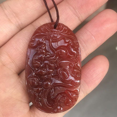 天然磨砂红玉髓五鼠运财吊坠玛瑙玉石生肖老鼠挂件招财鼠玉牌挂坠
