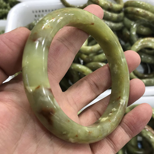 藏红花岫岩玉手镯天然辽宁岫玉女士高档玉镯手环飘花玉石镯子礼品